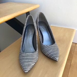 Seychelles Frequency Blk/White Striped Pumps- NWOT